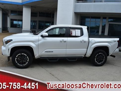 Used 2024 Toyota Tacoma TRD Sport w/ TRD Sport Upgrade Package image 6