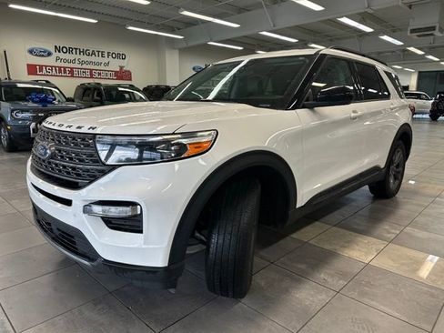 Used 2023 Ford Explorer XLT w/ Equipment Group 202A AWD/4WD image 13