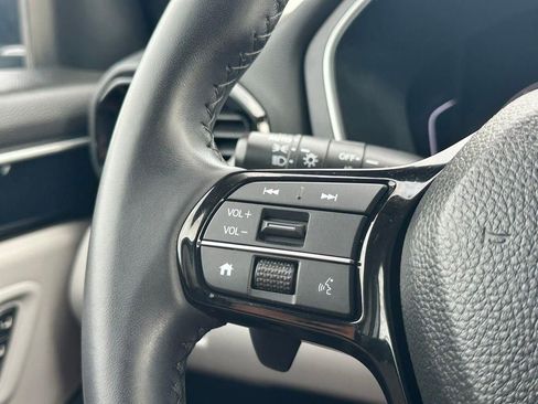 Used 2025 Honda Pilot Touring image 15