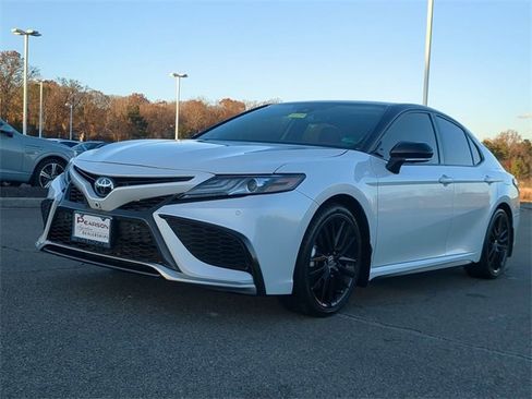 Used 2024 Toyota Camry XSE w/ Navigation Package image 7