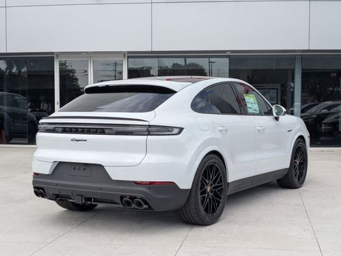 New 2026 Porsche Cayenne E-Hybrid Coupe AWD/4WD image 9