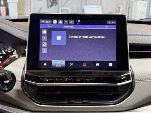 Certified 2025 Jeep Compass Limited AWD/4WD image 10