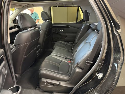 Used 2024 Honda Pilot Touring image 8