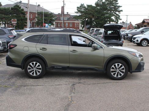 Used 2021 Subaru Outback Premium AWD/4WD image 4