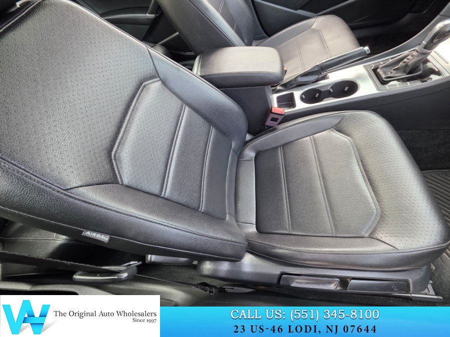 Used 2019 Volkswagen Passat 2.0T Wolfsburg w/ Wheels & Sunroof Package FWD image 17