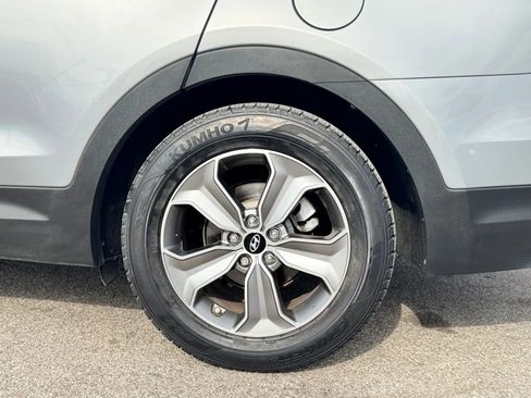 Used 2014 Hyundai Santa Fe GLS image 16