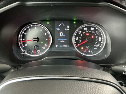 Used 2022 Toyota RAV4 XLE Premium FWD image 7