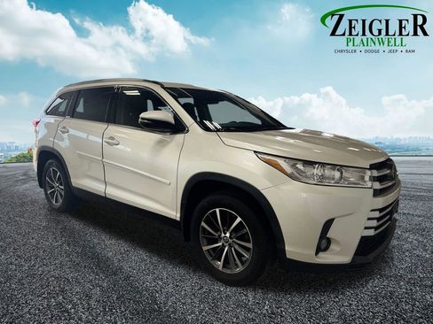 Used 2019 Toyota Highlander XLE AWD/4WD image 7