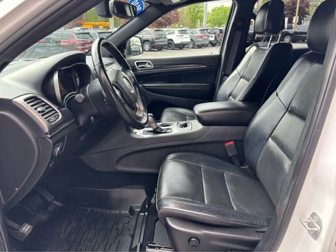 Used 2019 Jeep Grand Cherokee Limited w/ Luxury Group II AWD/4WD image 12