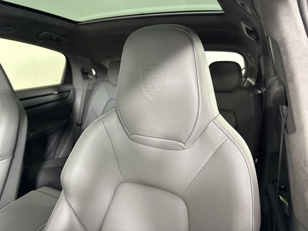 Certified 2023 Porsche Cayenne Turbo w/ Assistance Package AWD/4WD image 40