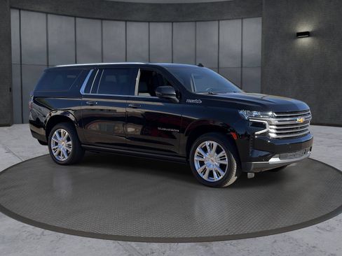 Certified 2024 Chevrolet Suburban High Country AWD/4WD image 9