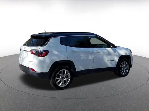 Used 2025 Jeep Compass Limited image 15