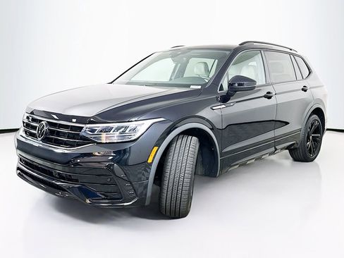 Used 2023 Volkswagen Tiguan SE R-Line FWD image 2