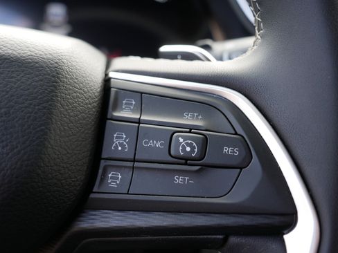 Used 2023 Jeep Grand Cherokee L Laredo image 29