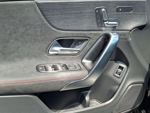 Used 2022 Mercedes-Benz CLA 250 image 12