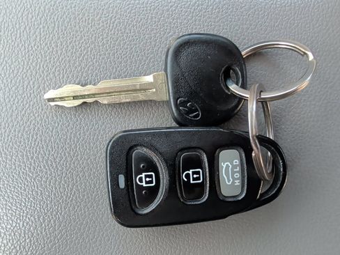 Used 2020 Hyundai Elantra SEL FWD image 18