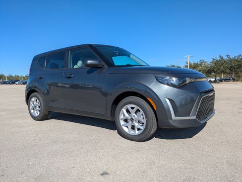 New 2025 Kia Soul LX image 2