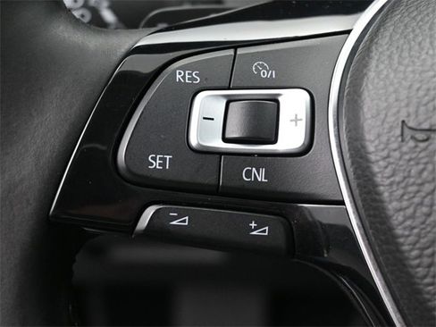 Used 2015 Volkswagen Golf S image 16