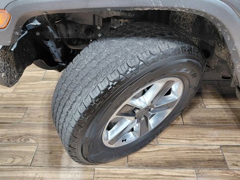 Certified 2019 Jeep Wrangler Unlimited Sahara image 30