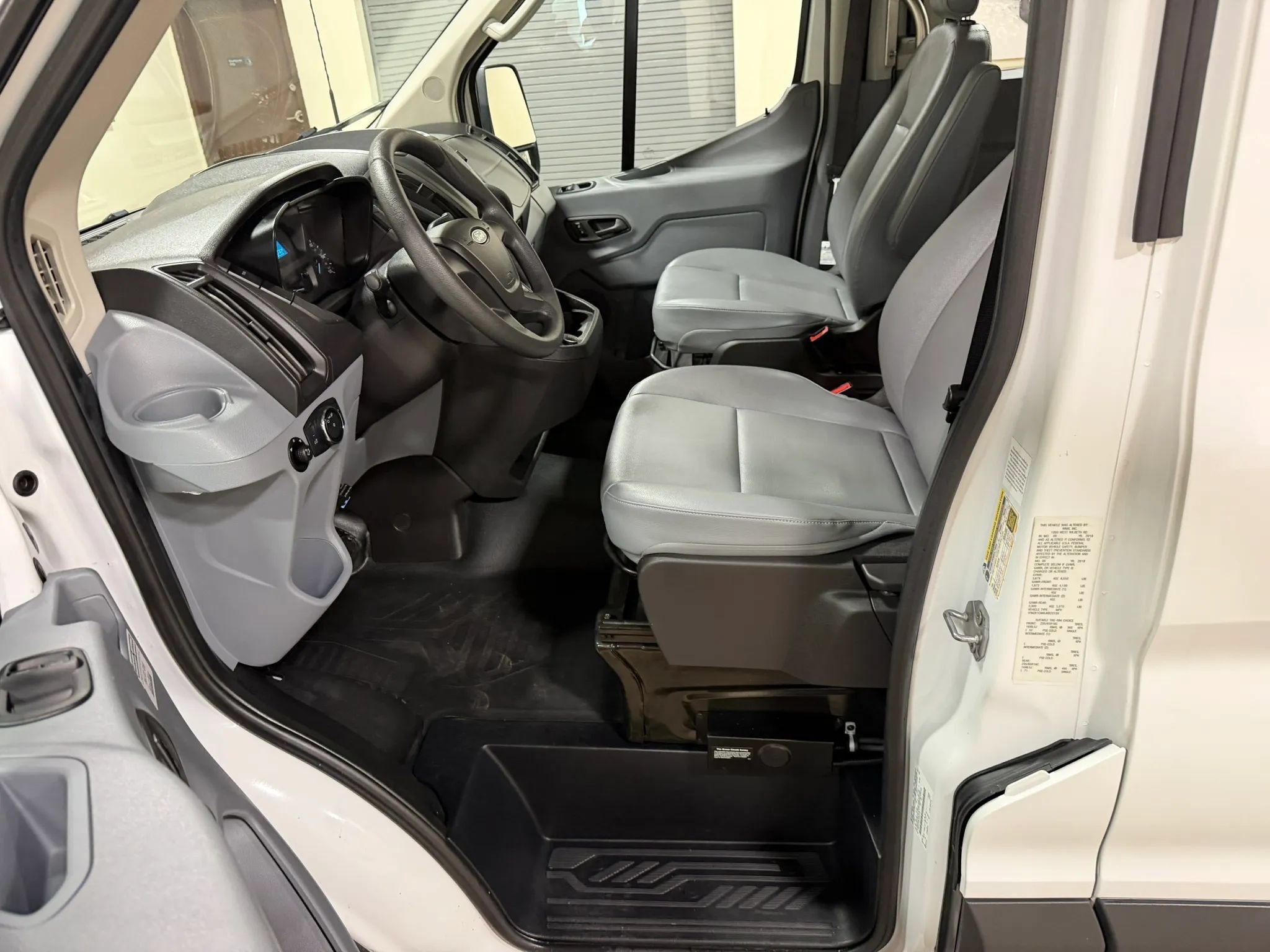 Used 2018 Ford Transit 150 XL RWD image 25