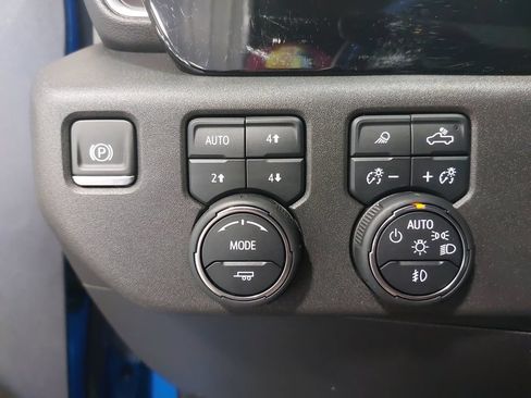 Used 2024 Chevrolet Silverado 1500 LT Trail Boss w/ LT Trail Boss Premium Package AWD/4WD image 26