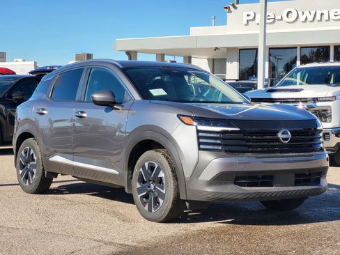 New 2025 Nissan Kicks SV w/ SV Premium Package image 3