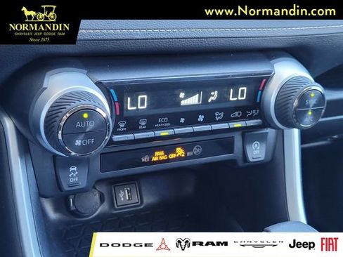 Used 2025 Toyota RAV4 XLE FWD image 11
