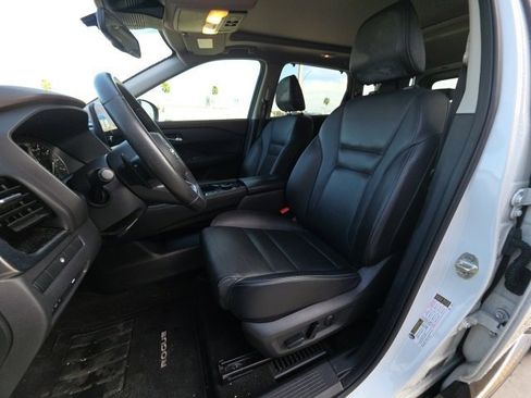 Used 2023 Nissan Rogue SL w/ SL Premium Package image 14