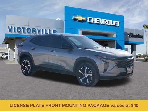 Used 2024 Chevrolet Trax RS FWD image 3