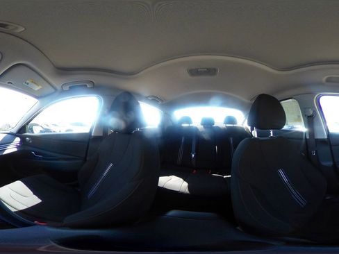 Used 2025 Hyundai Elantra SEL image 42