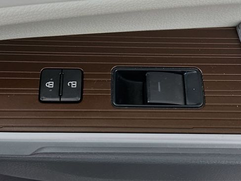 Used 2024 Toyota Sienna XLE image 29