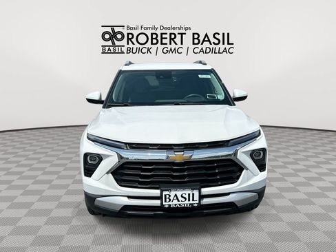 Used 2024 Chevrolet TrailBlazer LT w/ Convenience Package AWD/4WD image 3