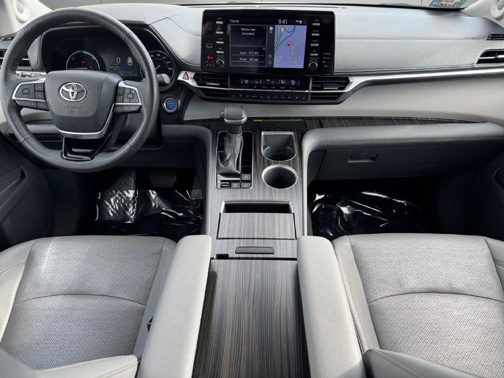 Certified 2023 Toyota Sienna Limited AWD/4WD image 12