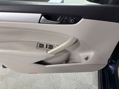 Used 2012 Volkswagen Passat TDI SE FWD image 10