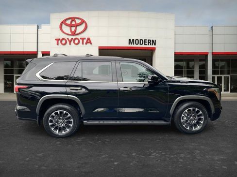 Used 2023 Toyota Sequoia Limited w/ Tow Technology Package AWD/4WD image 4