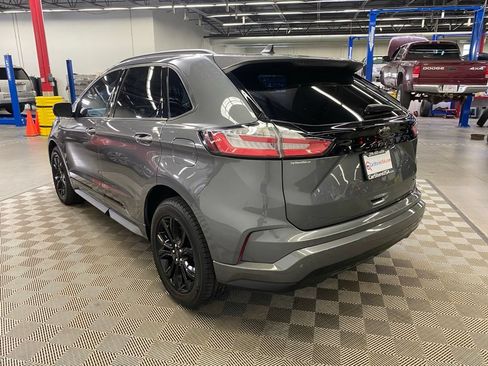 Used 2022 Ford Edge SE w/ Black Appearance Package AWD/4WD image 9