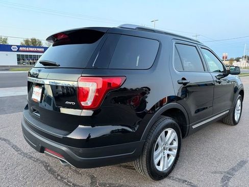 Used 2018 Ford Explorer XLT AWD/4WD image 5