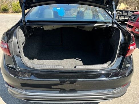 Used 2024 Volkswagen Jetta SE image 15