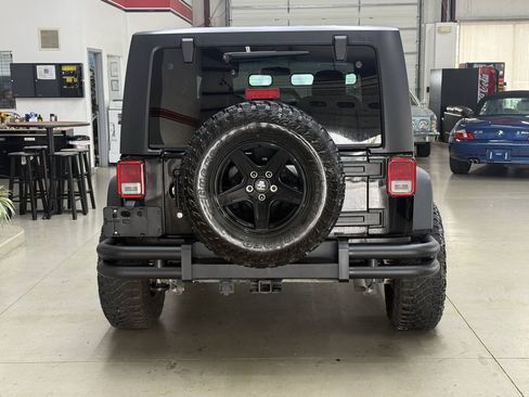 Used 2018 Jeep Wrangler Sport AWD/4WD image 3