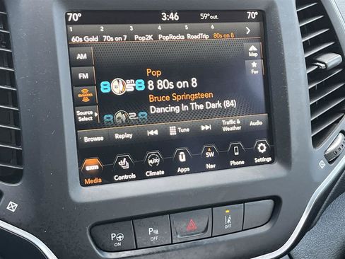 Used 2023 Jeep Cherokee Altitude Lux image 18