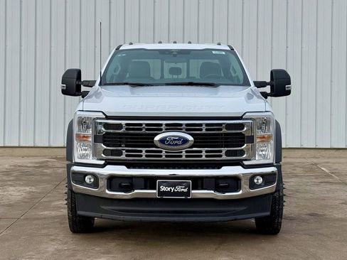 New 2026 Ford F550 4x4 Crew Cab image 8