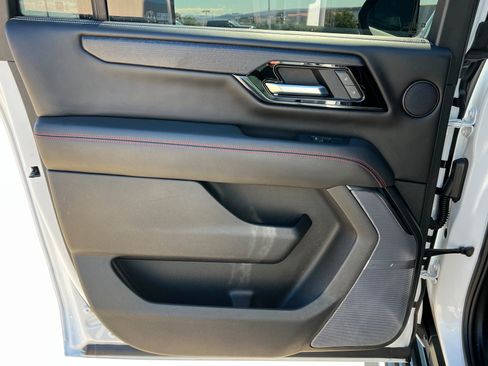 Used 2025 GMC Yukon XL AT4 Ultimate AWD/4WD image 19