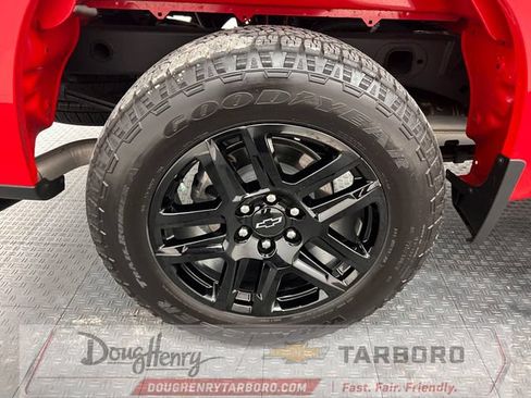 Used 2025 Chevrolet Silverado 1500 Custom w/ Turbomax Blackout Package AWD/4WD image 18