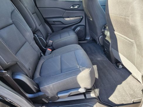 Used 2023 GMC Acadia SLE image 12