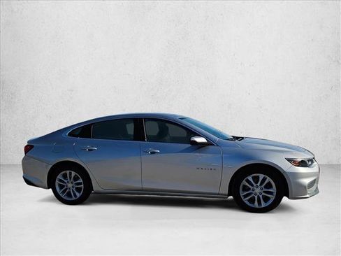Used 2017 Chevrolet Malibu LT w/ Driver Confidence Package image 4