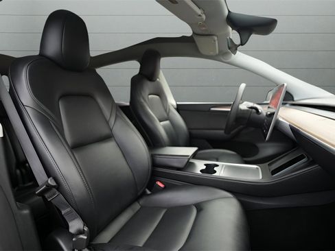 Used 2024 Tesla Model Y 2WD image 36