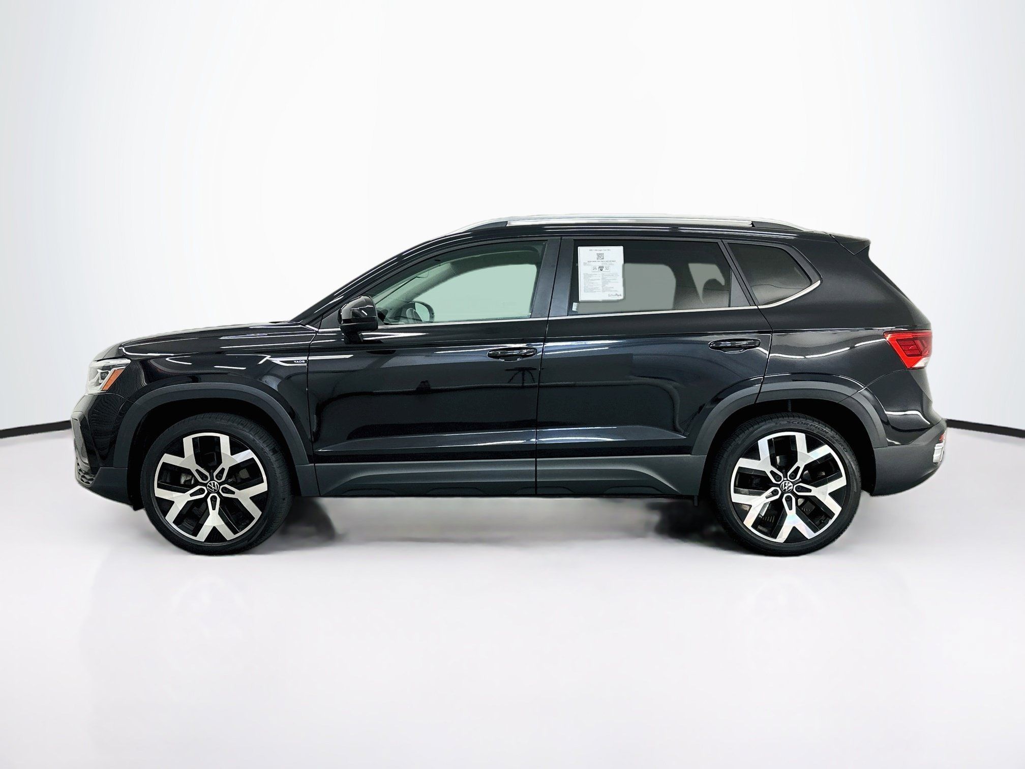 Used 2023 Volkswagen Taos SEL AWD/4WD image 4