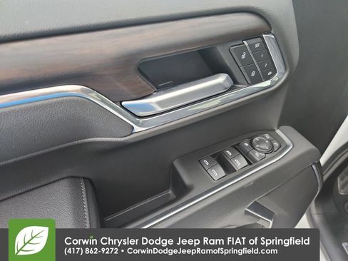 Used 2025 GMC Sierra 1500 SLT AWD/4WD image 4