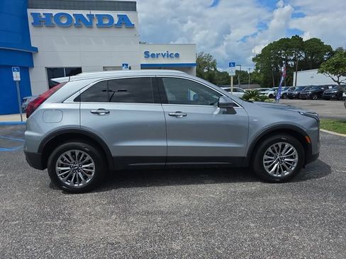 Used 2025 Cadillac XT4 Premium Luxury FWD image 3
