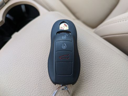 Used 2024 Porsche Macan S AWD/4WD image 36